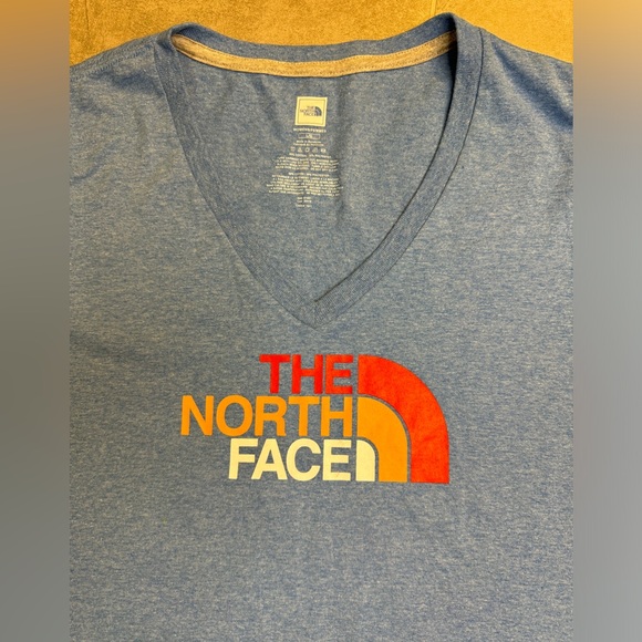 The North Face Half Dome SS V Neck Tee - Women's Large - Clear Lake Blue Heather - Picture 6 of 7